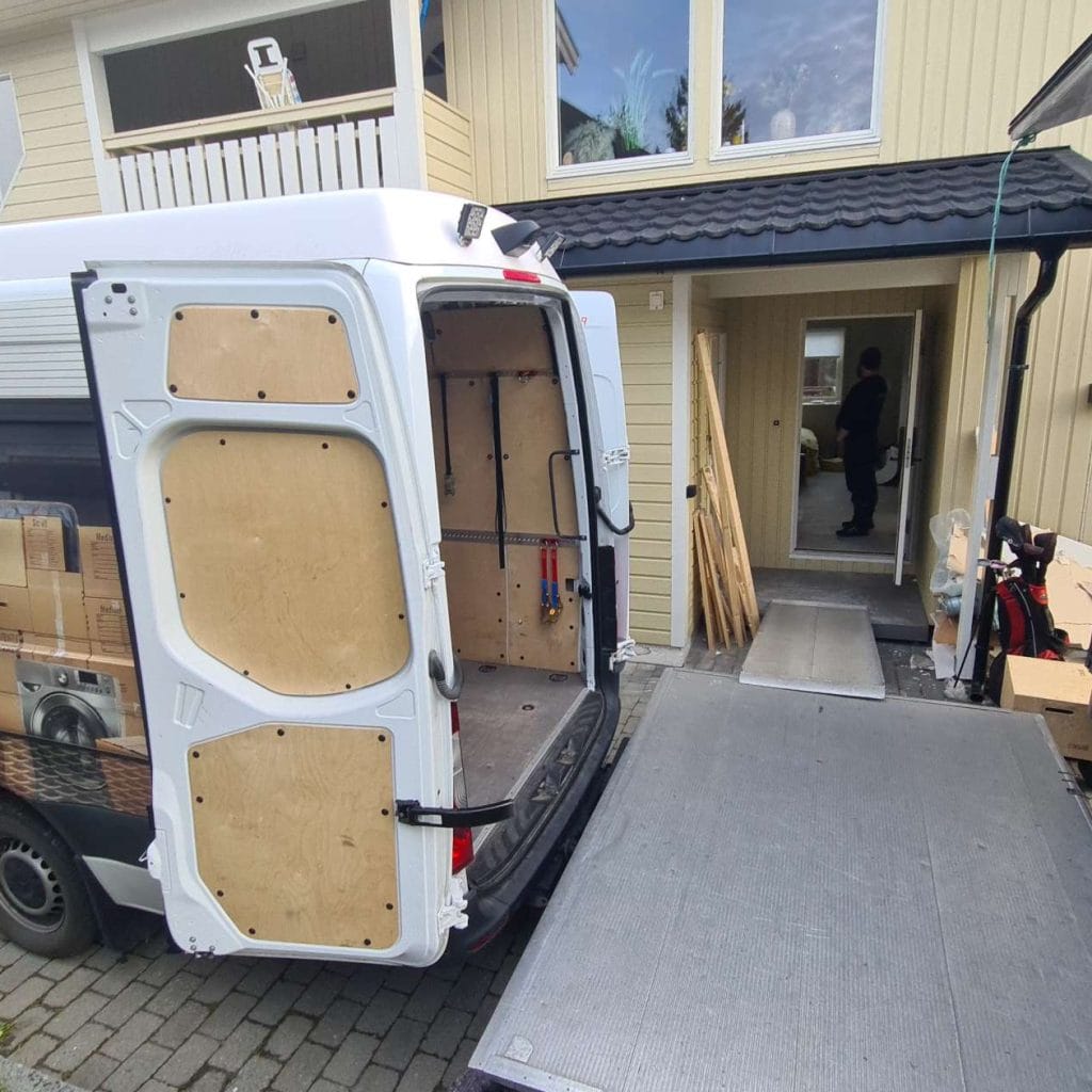 Din lokale flyttepartner i Tromsø 10 Varebil Flytteoppdrag